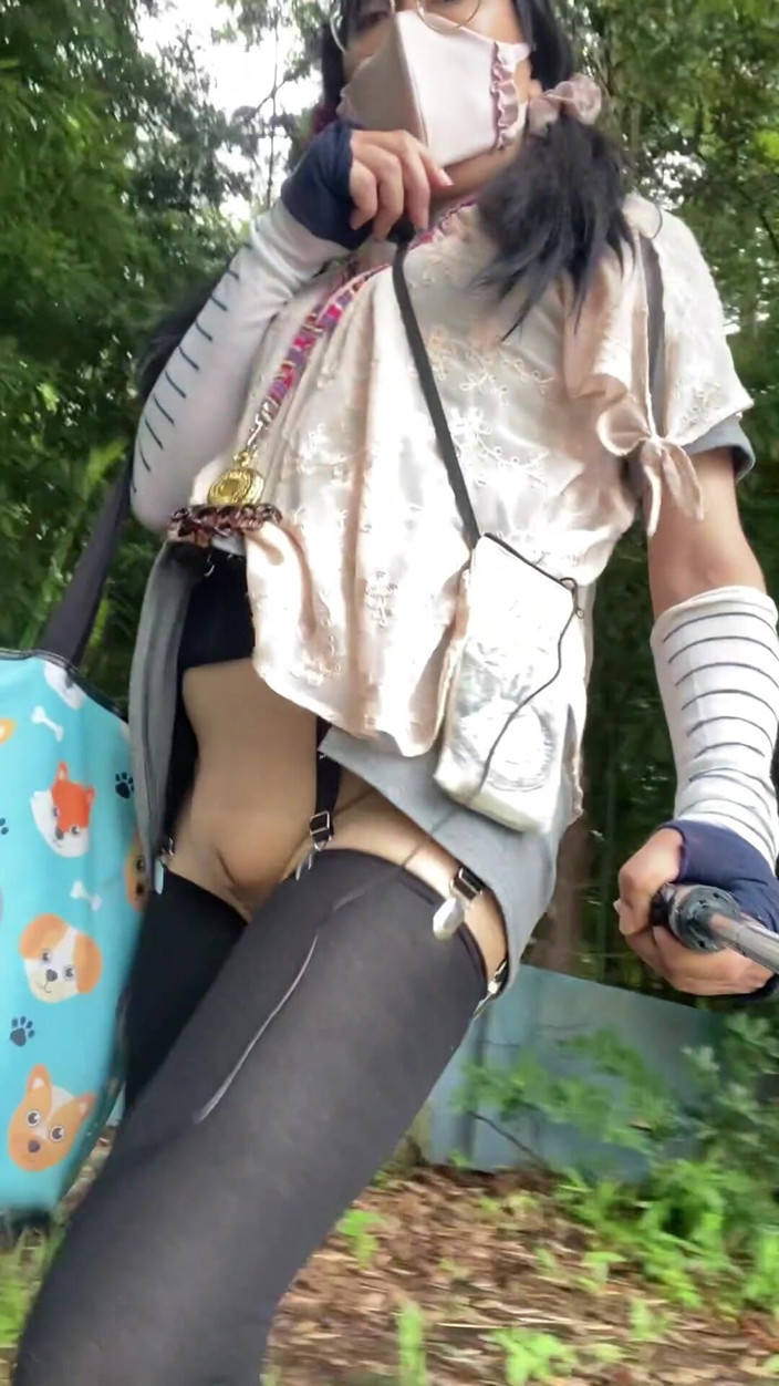 megu2002: No. 260 una passeggiata nuda nel parco