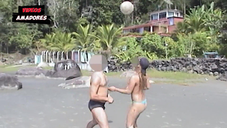 Amateurs videos: Sexy holky se svlékají na opuštěné pláži