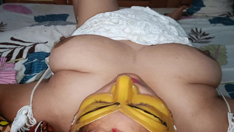 Catchybusty: Vesnická holka chce ve své ložnici jen sex