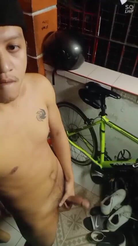 Rent A Gay Productions: 亚洲 Twink 男孩户外手淫