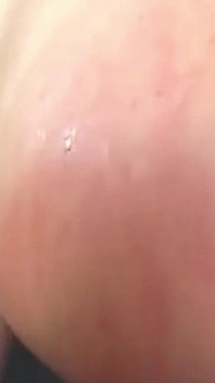 Zrzavá monstrózní prsa milfka lucky šuká tvrdě v punčochách