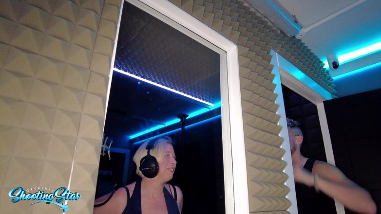 Shooting Star: Mr Ldn geeft milf shooting star een luid orgasme in...