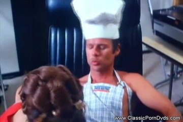 Classic Porn DVDs: Ateşli garsonlar şefi sikiyor