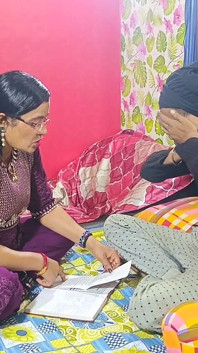 Cikgu desi India berkongkek dengan pelajarnya dalam masa belajar seks tegar makcik India dengan buah dada besar