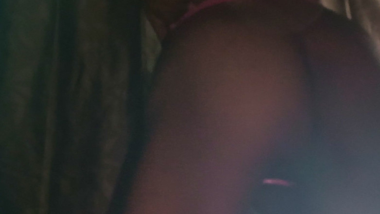 Ombunny: Exotic fitness Femboy în striptease cu dispozitiv de castitate și ghemuire în față