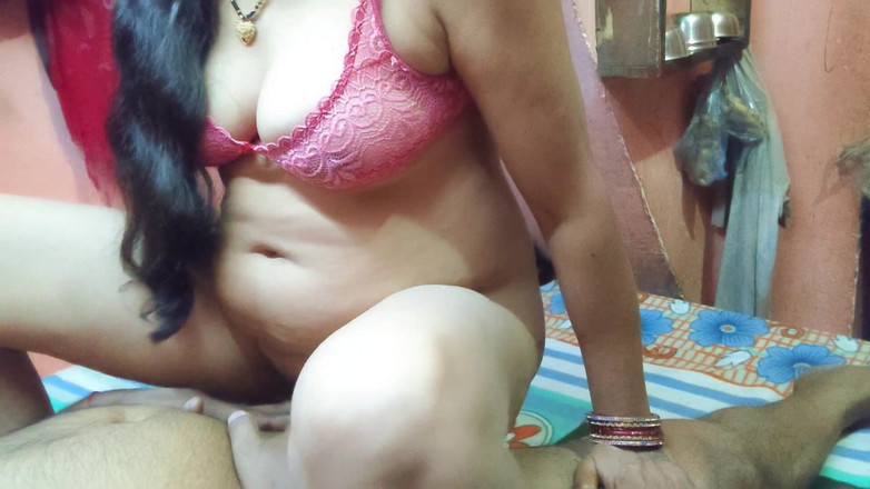 Madhu: Indiancă Desi Bhabhi își fute iubitul