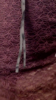 Seksi dantelli eteğin altında şeftali külotlu am frikiği
