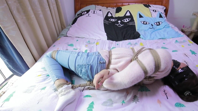 Aisan girl bondage: Hui13 - the Constraint of Skinny Jeans and White Socks