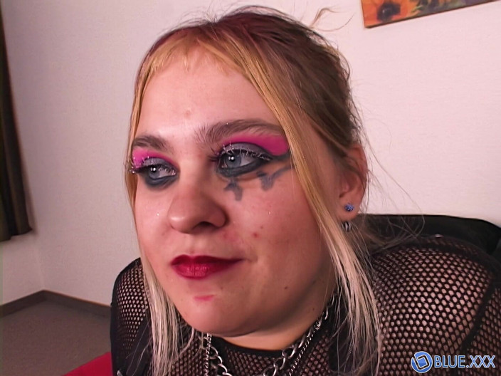 Blue Girls XXX: Com tesão loira gótica Nikky Knight