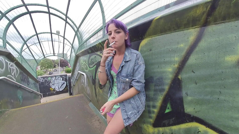 VR smokers HD-2D Videos Only: Annabel Lee - fumando