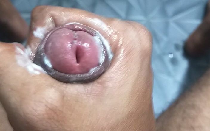 Sidg: Cewek kembar ini lagi asik muasin memeknya pakai sperma hangat
