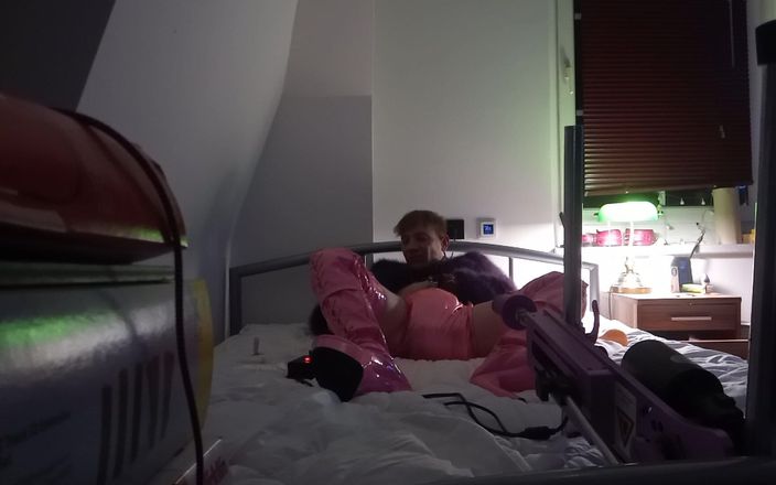 Fem-Boy40: Pakai popok dan celana dalam karet