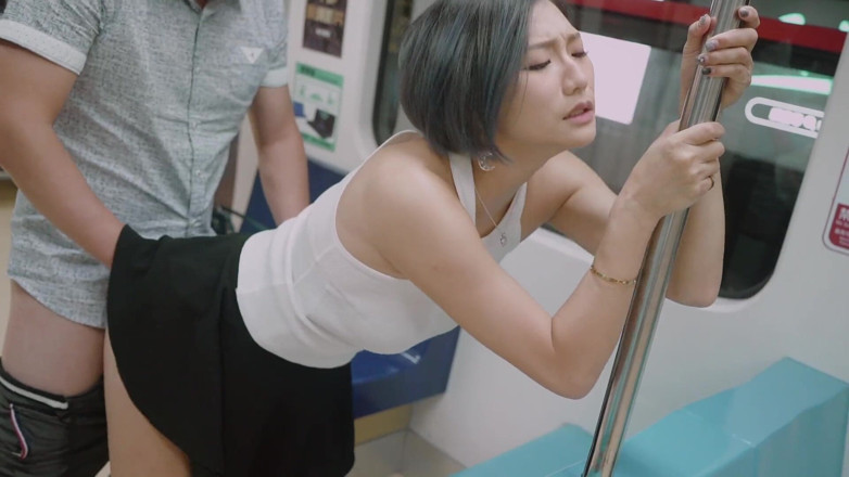 Asian Milfs n Teens: Metroda Asyalı azgın hatunla sahne - sapık orta yaşlı seksi kadınlar