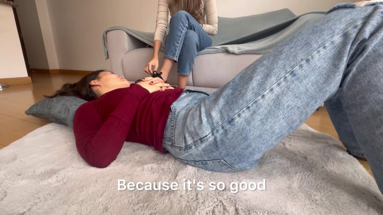 scarlettandc: Foot Fetish Between Lesbians