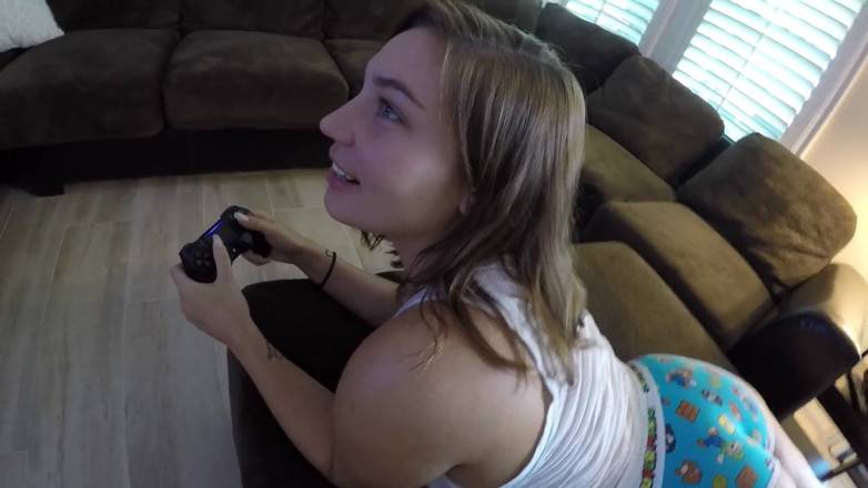 Perv Milfs n Teens: Vivian Taylor's Stepdaddie Welcomes Her Home With His Big Hard...