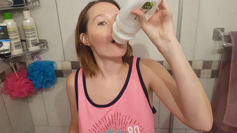 Alicia Robertz: Pissing Compilation