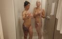 Mary Rider Pornstar: Mary Rider ve Lulu&amp;#039; La Mar ateşli bir duş performansında....