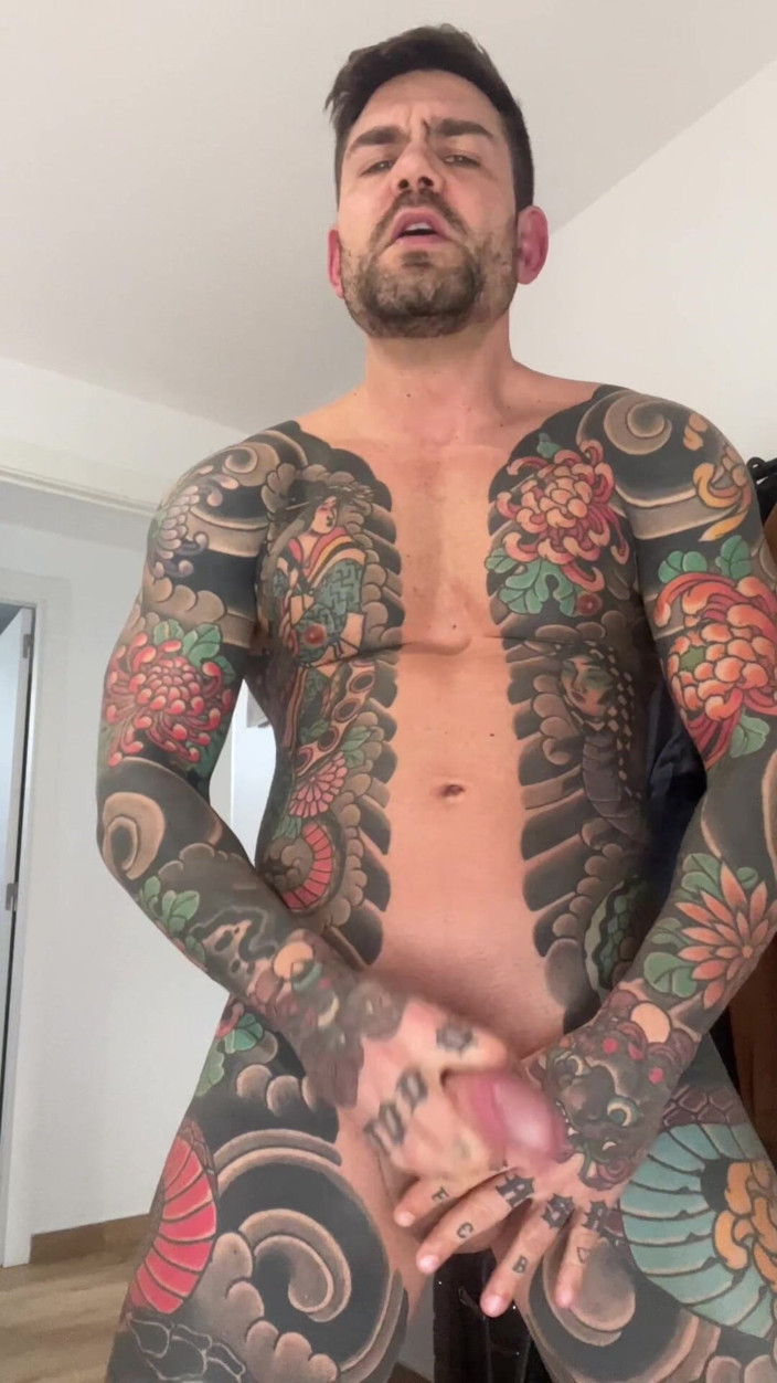 Juan Lucho Gay: Handsome Masturbates on His Bed