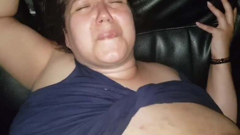 Real homemade BBW BBC porn: Wildenglishbbw vášnivě saje velké černé péro. Nata4sex buší do mé tlusté...