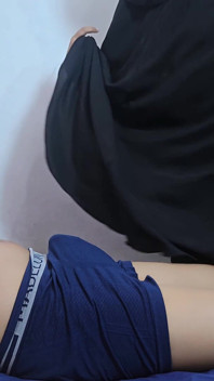 Hijab stiefmoeder geeft haar voetstraf als haar stiefzoon het een hele maand slecht doet - Minokiiko