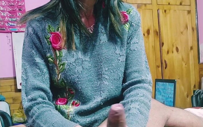 Bolly Karma: 完璧な手を持つ超ホットなミイラの美しさ