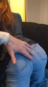 Ela ama quando eu seco transar com sua bunda jeans apertada