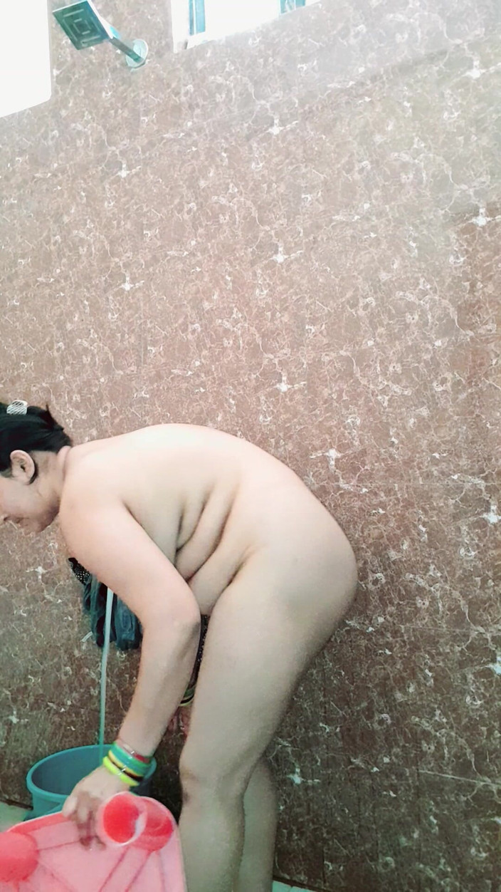 Puja555: プージャ・バービーのバスルームシーン