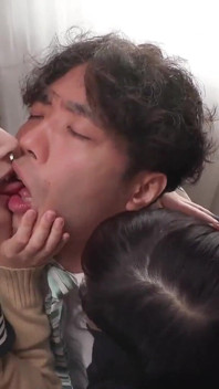 担任は女子大生に誘惑され、何度も中出し。パート1