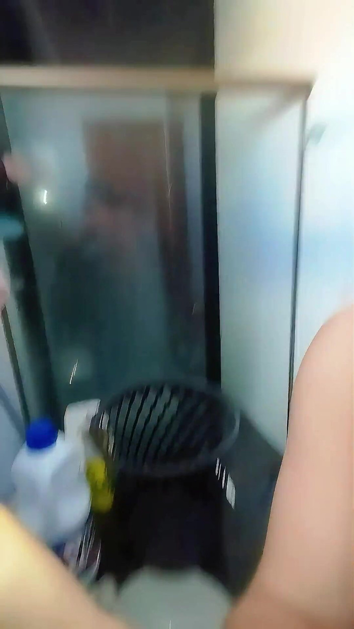 Marcosninfo: Женатый мужчина унизил меня, чтобы очистить ванная в его доме до приезда его жены.