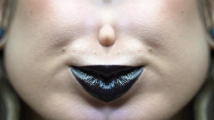 Rarible Diamond: Embrasse une fille gothique par le miroir