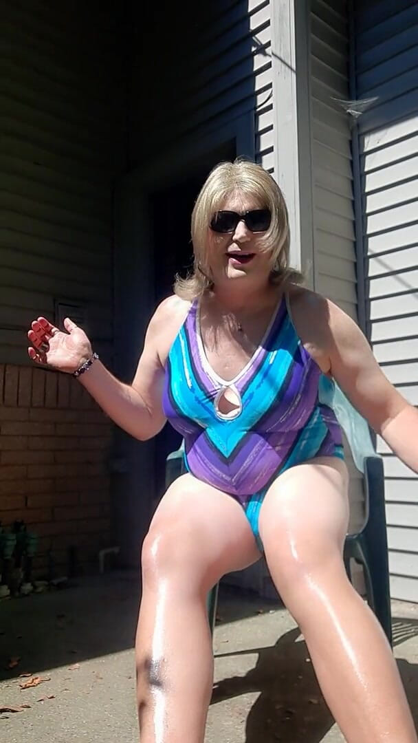 Victoria Lecherri: Would you help me to put on some sunscreen?