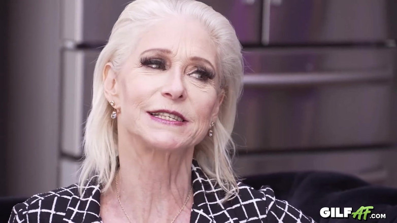 Gilf AF: Bunicuța este futută