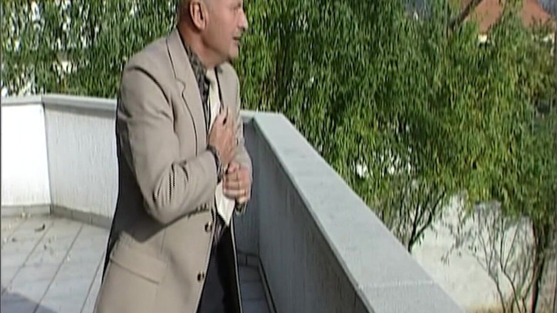 Erotic Club: BBCがブロンドの膣を大きく広げる - グラニーが膣を舐める