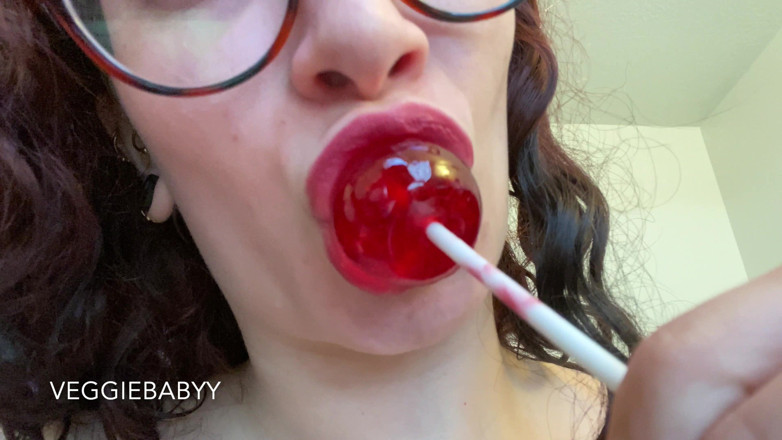 Veggiebabyy: 4K up-close Lollipop Oral Fixation
