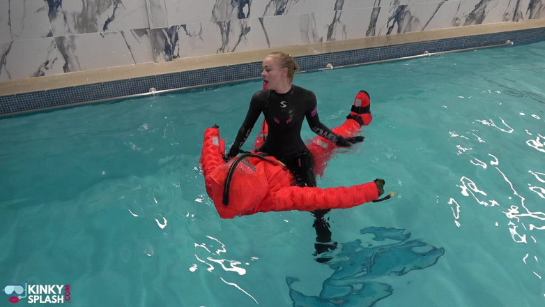 UKCuteGirl Lucy Lauren: Raft de viață uman - dominare la piscina de sclavi cu...