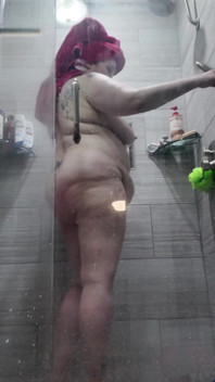 Seksowna BBW Amanda Dokucza Pod Prysznicem