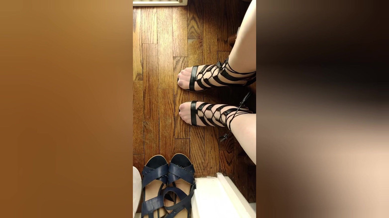 Pantyhose Jasmine: Crossdressing Pés Em Meia-calça Sexy Pedicure Fodendo Minhas Próprias Pernas