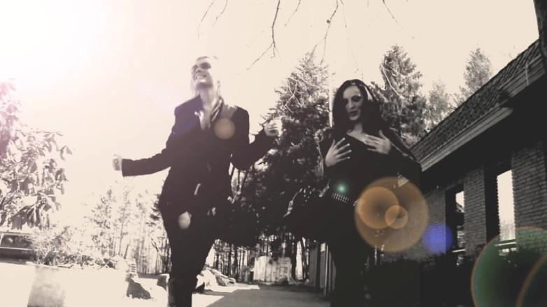 Horny girls want to fuck: Alisha Sweet Provoca En Lencería Y Tacones