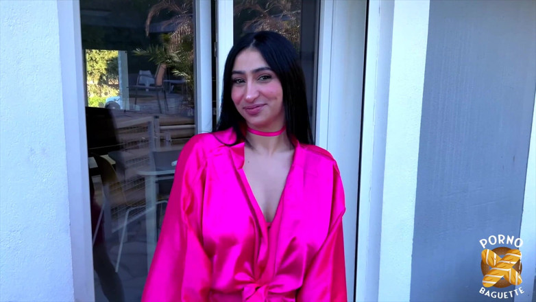 Porno Baguette: Didi, com seus peitos grandes, é fodida por dois paus