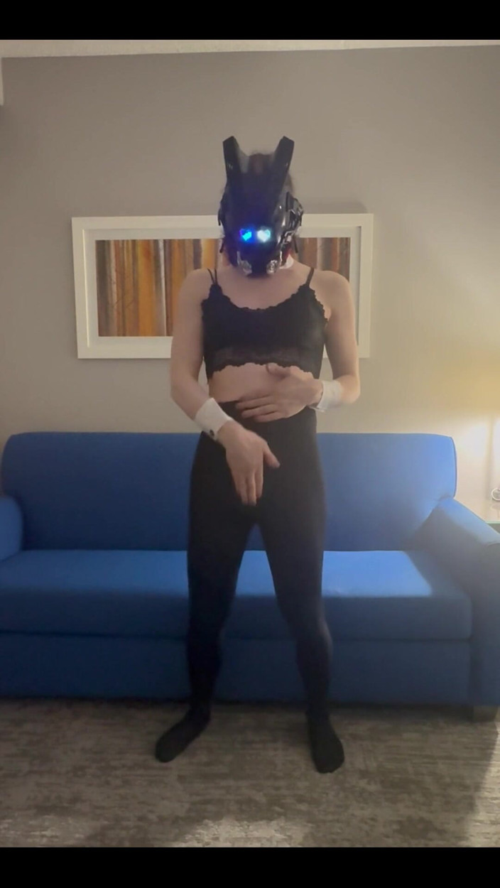 Bunny Willow: Našel jsem tmavší pár punčoch