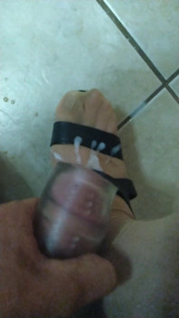 Cumming on My Pantyhose Feet