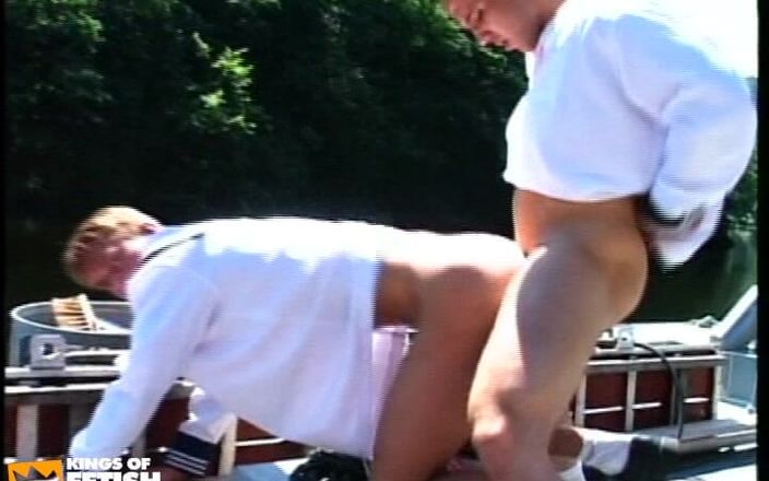 Gay Diaries: Dos marineros cachondos chupan sus grandes pollas y tienen una...