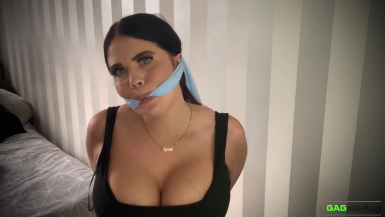 Gag Attack: Terri - многократные кляп-ляпом в одежде