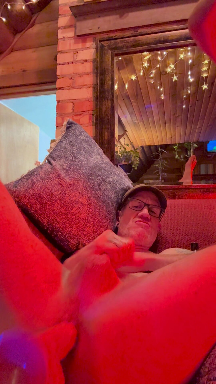 Douglas James: Solo-masturbation mit otter runde 2