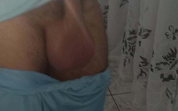Lion big balls: Ik pronk met mijn grote ballen en pik