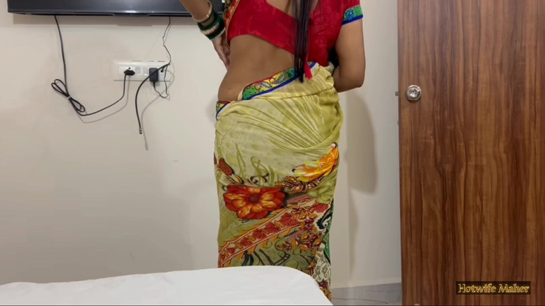 Ashique: Scopo la mia cameriera arrapata desi il culo rotondo