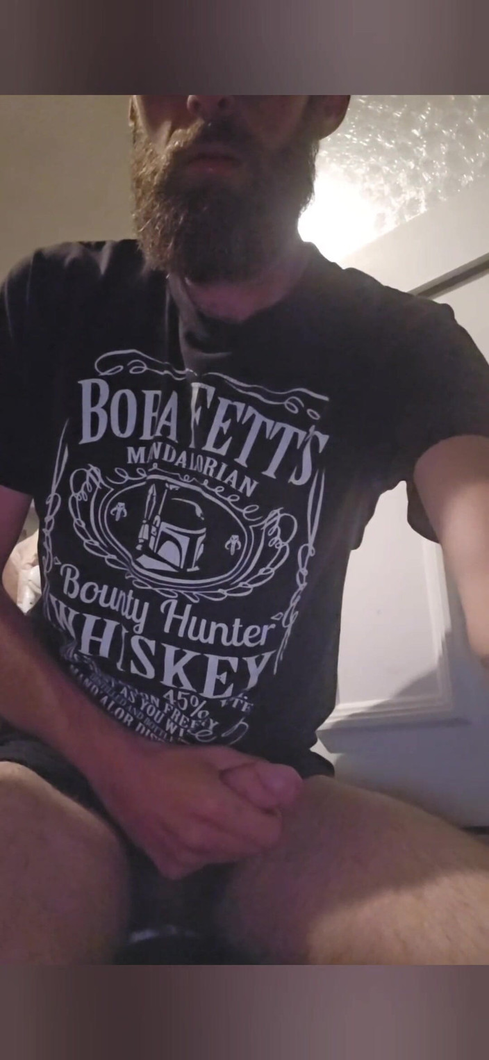 Smoking stoker: Büyük yarak sigara içme fetişi boşalma ile mastürbasyon yapıyor