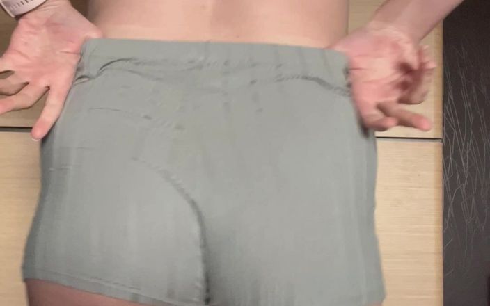 Juicy-Ass: Líbí se mi moje krátké šortky na mém sexy zadku