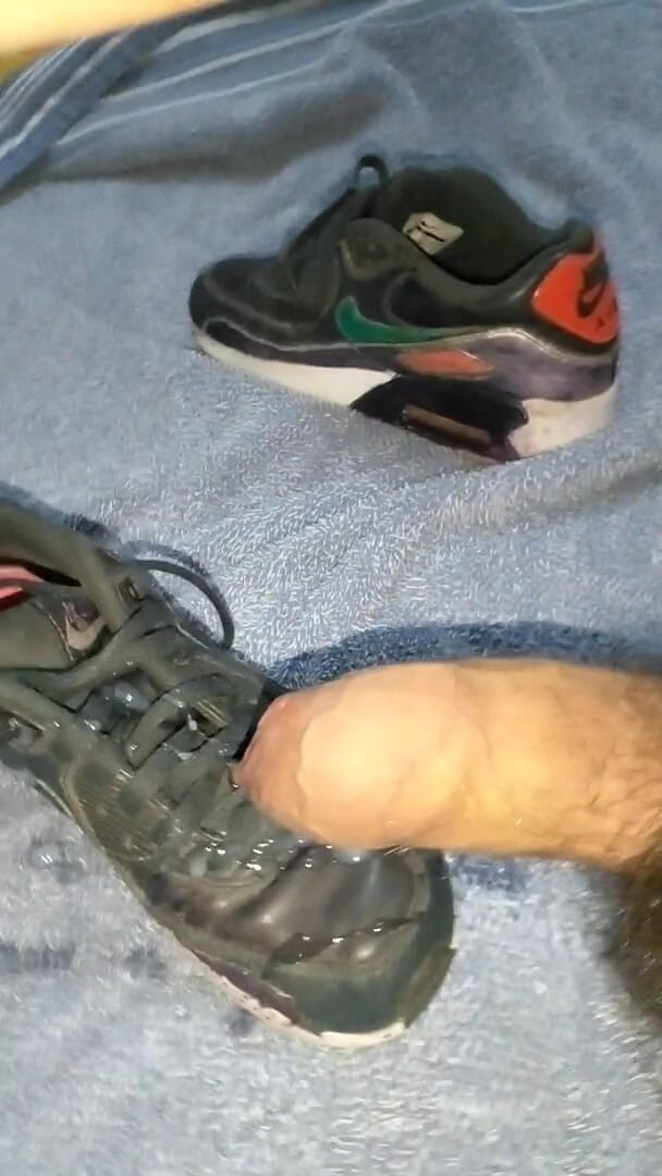 Sneakerfetish_BR: Кросівки трахають і кінчають на моєму старому повітрі Макс