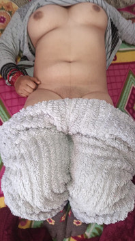 Rupa pepek seksi adik tiri manis saya sangat cantik. Kongkekkannya